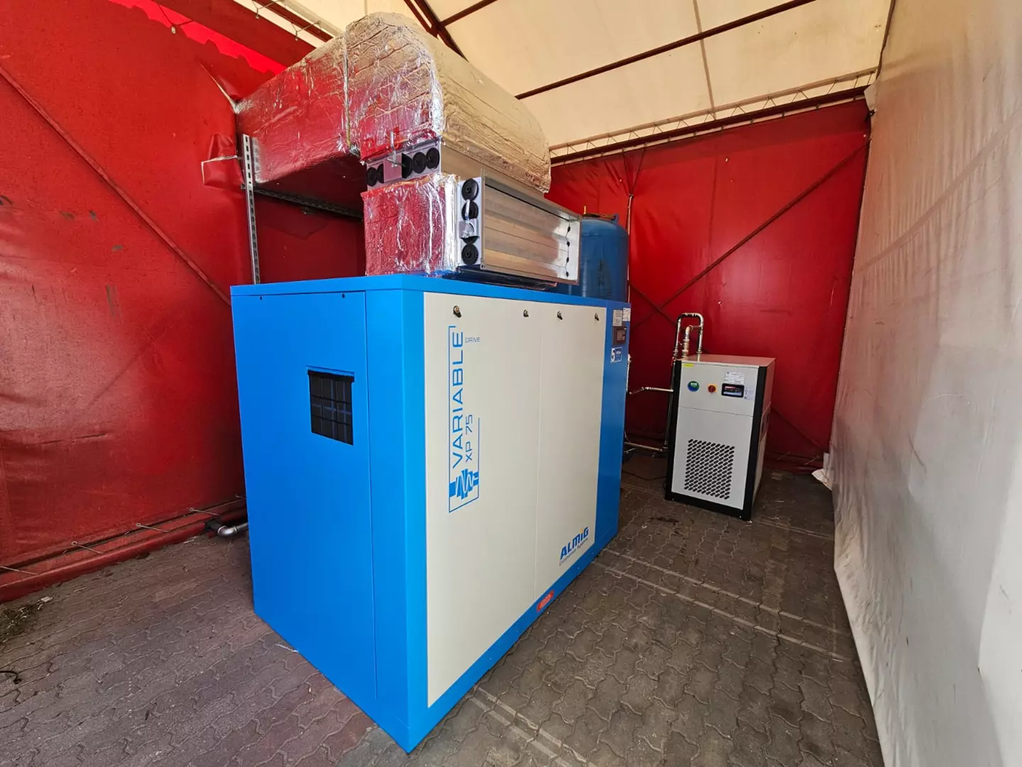 Tymczasowa kompresorownia - zakład produkcji i przetwórstwa chemicznego.